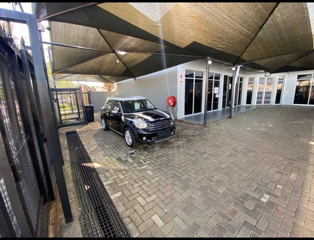 1,000M² BUSINESS CENTRE TO LET IN RUSTENBURG CENTRAL